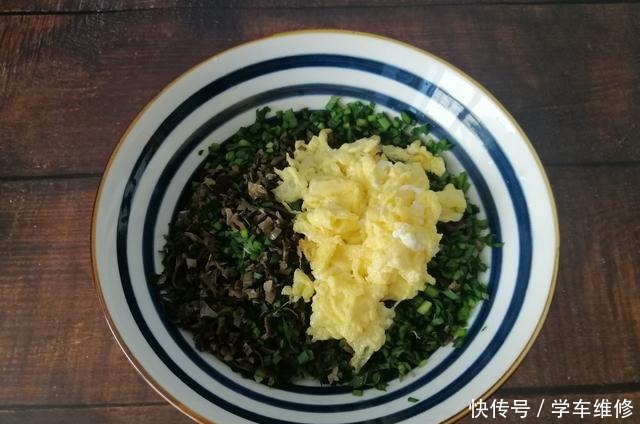 饺子|饺子常吃,唯独这种做法最喜欢,不水煮不油煎,出锅连吃20个