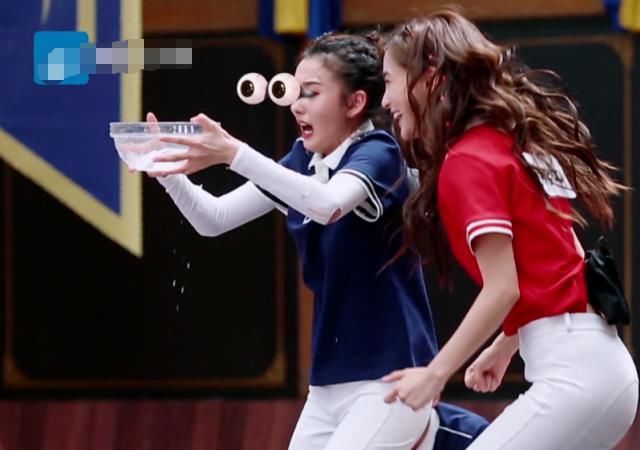  悄悄|宋祖儿挑战端水，李晨郑恺都在捣乱时，谁注意蔡徐坤悄悄做了什么？