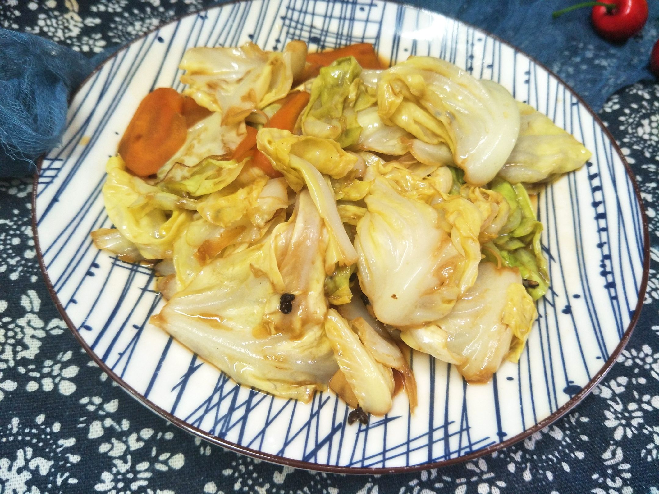  胡萝卜|炒包菜时，多加1样配菜，味道更好营养高，孩子老人都爱吃