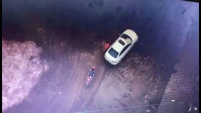 无人机|雁山男子在一废弃砖厂内贩卖毒品！无人机全程曝光！