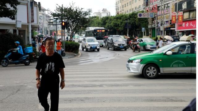 违规行为|又一波行人横穿马路被曝，看看有你认识的吗？