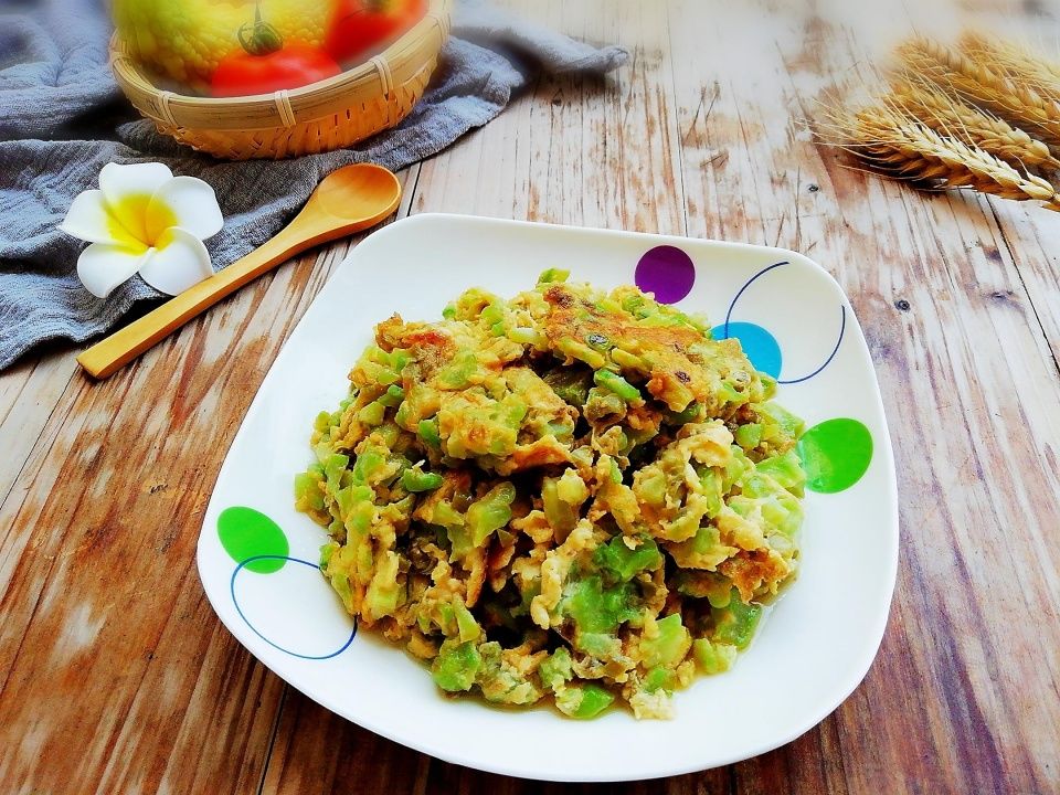  过瘾|这样吃苦瓜最过瘾，不用焯水，只要加点它，一盘都不够吃！