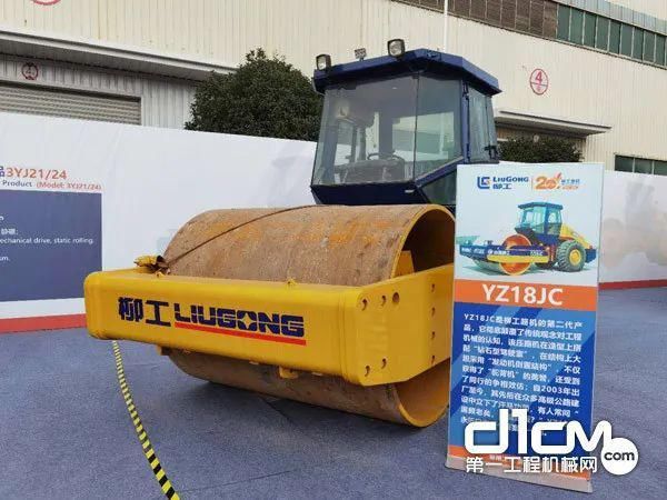 新品|“七剑下天山”丨柳工路机七款新品燃爆20周年庆典现场