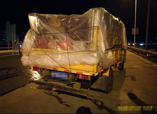  机动车|太大胆！男子买假证上路 ， “赔了夫人又折兵”