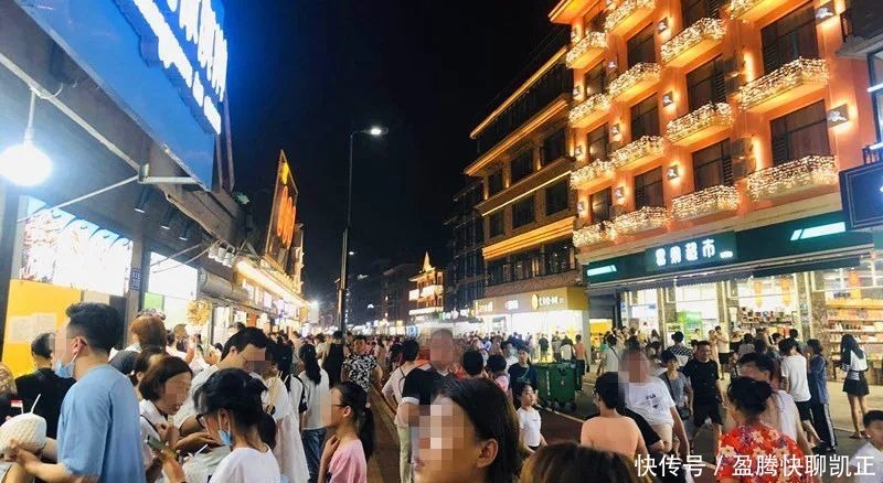  步行街|北戴河这条超火步行街，晚上十点仍热闹非凡！