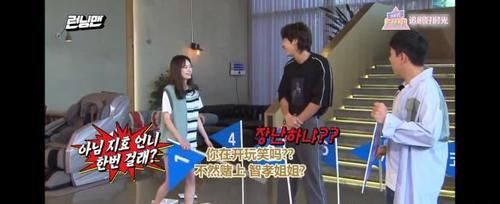  上衣|宋智孝在镜头前撩起上衣戴麦克风 露出肚子上的肉肉被弟弟们议论