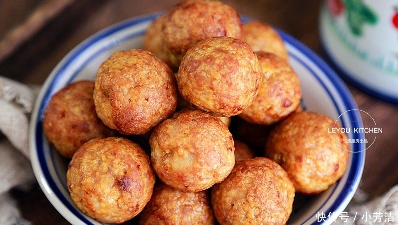 花样|小米的花样吃法,不加一滴油,做成肉丸子,外焦里嫩,上桌就抢光