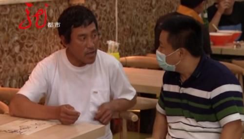  名字|一个人竟有三个名字？装病发、吃霸王餐……六年前的这一幕再现！