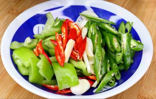  解馋|洋葱里加入4个鸡蛋，居然这么好吃，营养又解馋，比吃红烧肉还香