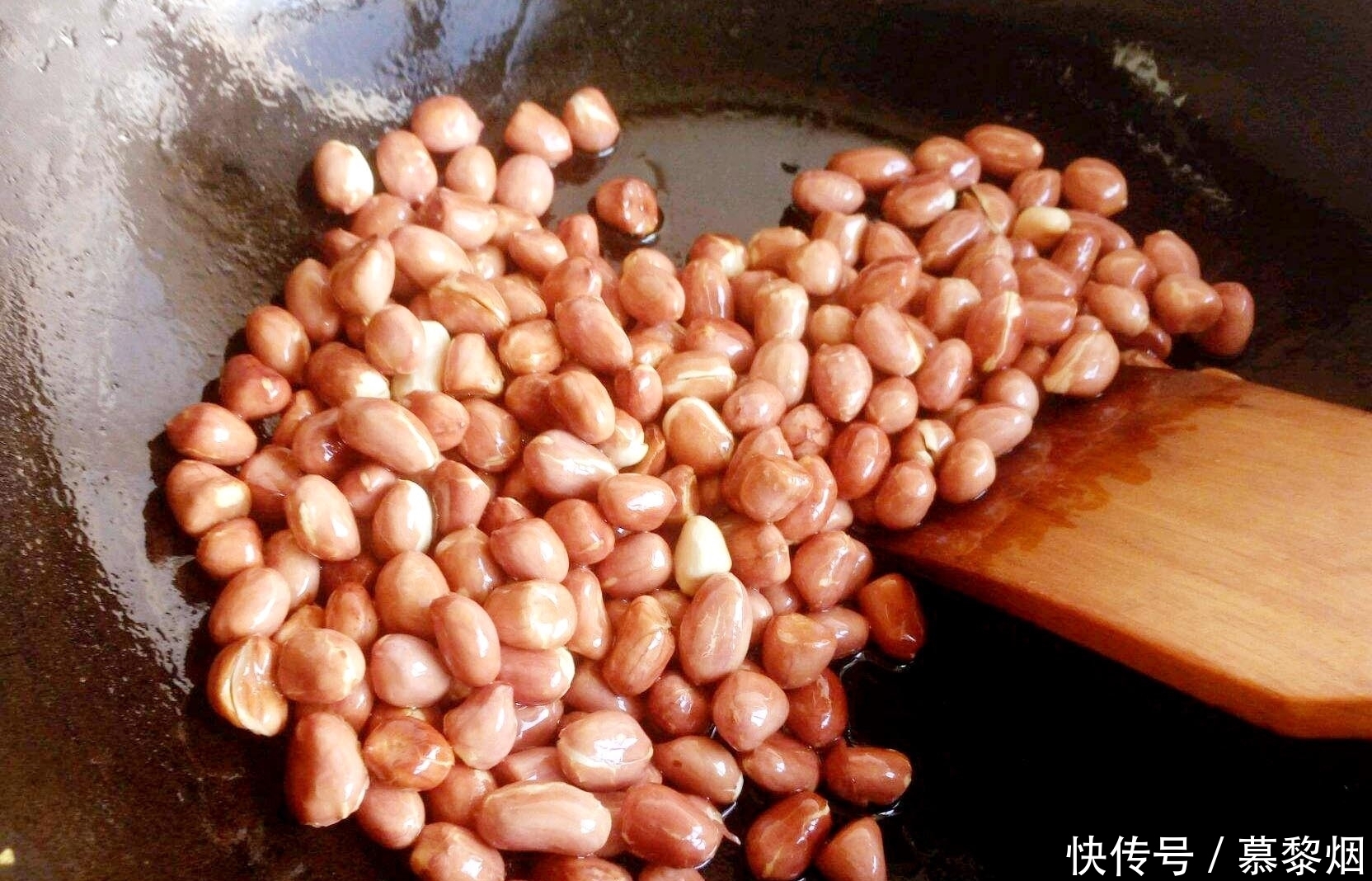 放油|炒花生米,先放油就错了!记住这5步,花生更香更酥,一周不返潮
