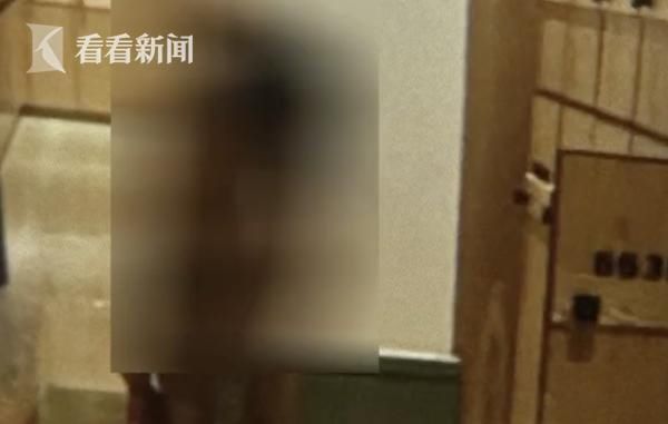  更衣室|女子澡堂更衣室偷拍其他顾客 还直播给老公看