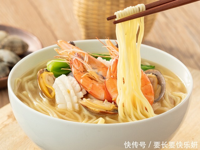 剑客|康师傅放出“狠招”,隆重推出“泡面四剑客”,销量实现大逆袭!