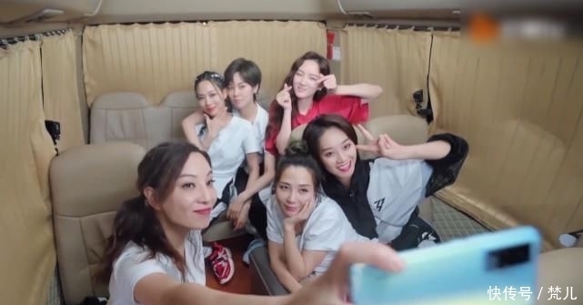 阿朵看到|《浪姐》赛后,孟佳积极参加团建,阿朵不会玩游戏的样子太真实