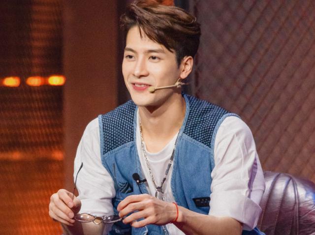 王嘉尔|《街舞3》又乱剪辑,王一博直接吐槽选手,而王嘉尔却成功逆袭