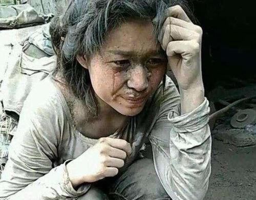 设有|卖惨成网红的“水泥妹”，现实住别墅潇洒自如，好的人设有多重要