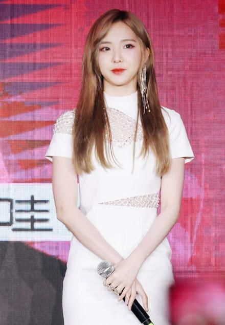  最棒|硬糖少女团专首发，R1SE集体发声力挺，翟潇闻视而不见成焦点