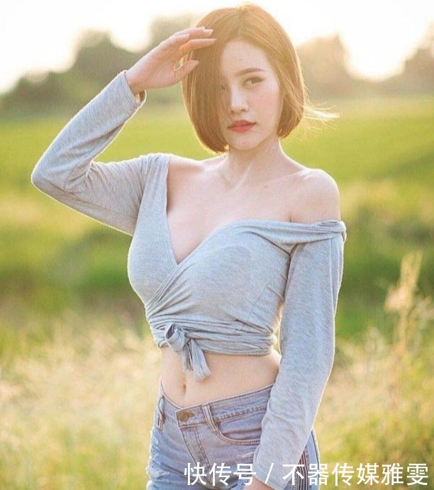  身材|身材火辣的表姐，短发配热裤，气质这块谁看了都心动呀