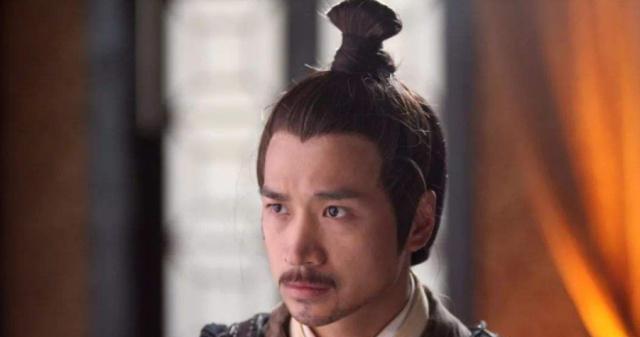 离开|皇帝请宰相吃饭，却故意不给筷子，宰相吃完后离开，皇帝杀了他