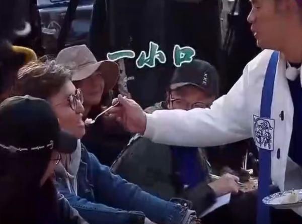  愿露|为何《跑男》导演频出镜？《向往》导演却连面都不愿露，逢出必打码？