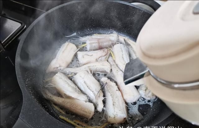  诱人|比豆腐还嫩的豆腐鱼炖豆腐，便宜海鲜煮出诱人的鲜味，易做