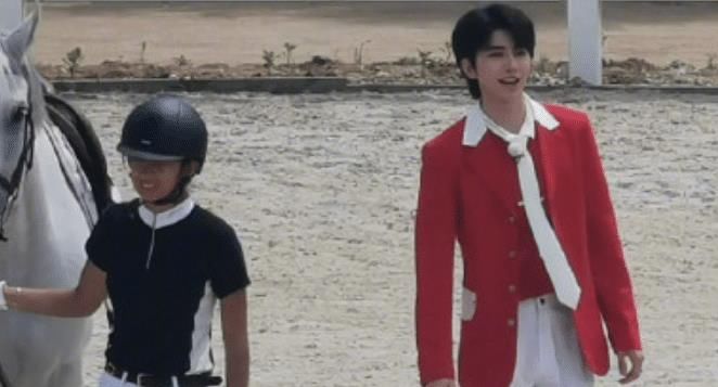  满分|孟美岐加盟《奔跑吧》，路透图帅气满分，原来你是这样的大哥！