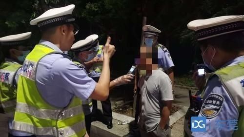无牌|寮步一男子驾驶无牌摩托车被拦,民警一查还无证醉驾