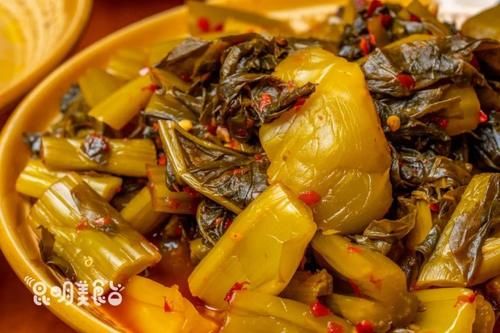 排队|昆明排队三十年老店,15张桌子,“镇店之宝”每天卖半吨