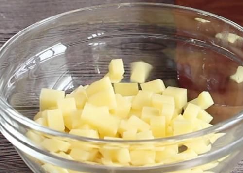 简单|分享一款土豆蛤蜊浓汤,奶香浓郁,简单营养,家中孩子特喜欢