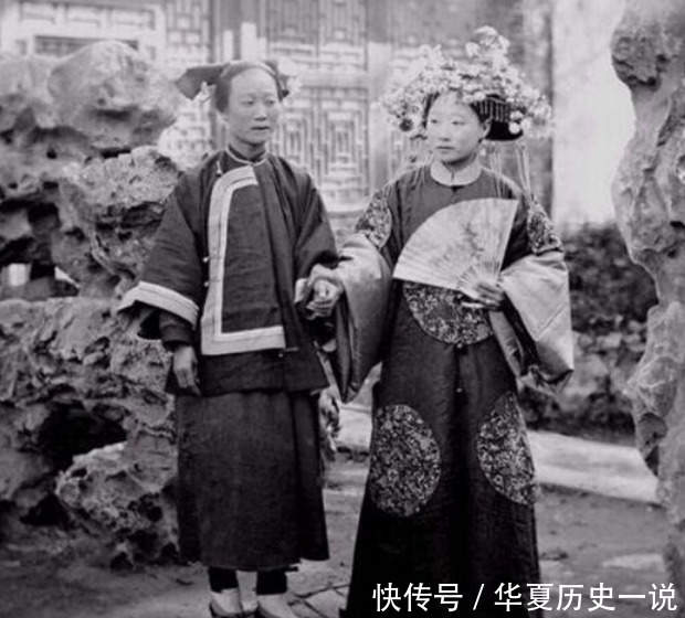面貌|晚清老照片:还原晚清妇女真实面貌,满洲第一美人满面愁容,贵族妇女春风得意