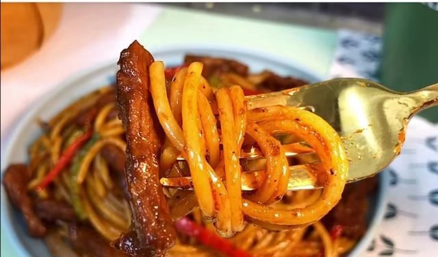 黑椒牛柳意面|想吃意面自己在家做,既好吃又省钱,面条根根有味又富有嚼劲