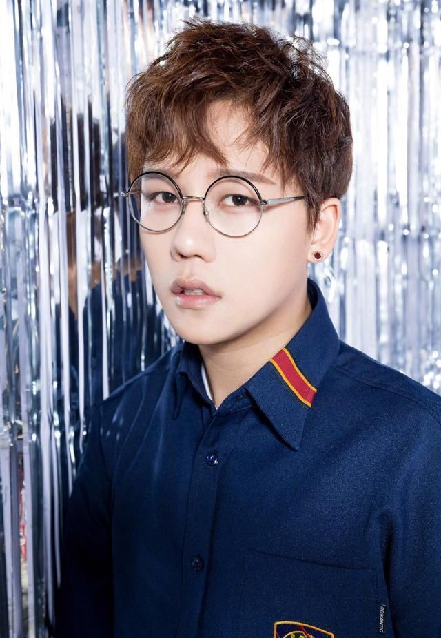  对比|李佳航内涵刘维？晒其黑历史对比近照颜值变化大，使对方被扒整容