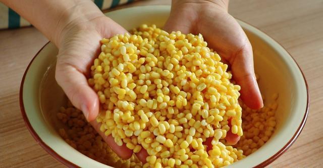 好吃|心心念念好久的绿豆糕，今天做了一大锅，上桌瞬间就扫光，真好吃