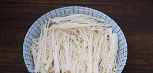  龙利鱼蒸金针菇|我家常给孩子做这菜, 10分钟就出锅, 增强记忆又护眼, 好吃不油腻