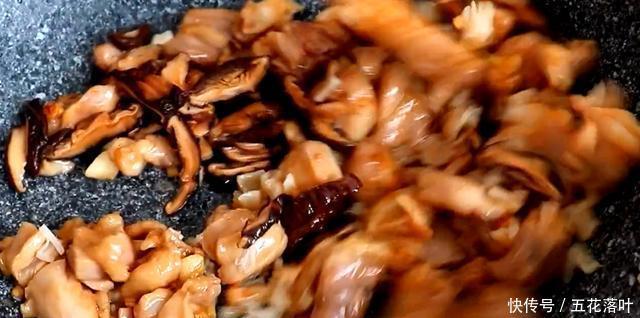  早餐|早餐店一个糯米鸡卖10元，教你在家做，软糯鲜香，出锅简单美味