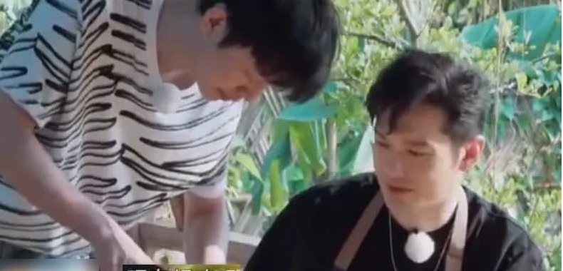  食物|他没有吃黄磊自己做的食物，故意让何炅淋湿，黄晓明在有没有耍大牌？