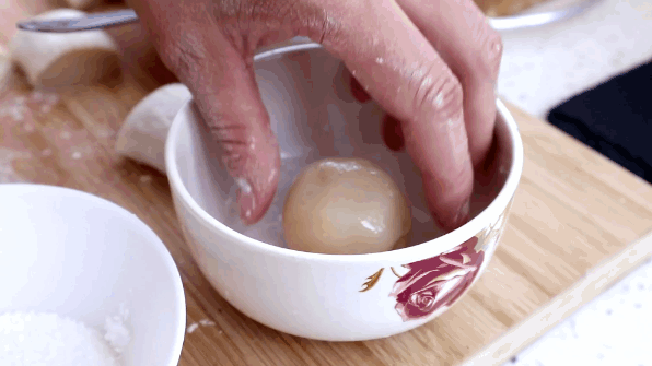  简单|广式甜点“芒果糯米糍”，比雪媚娘制作简单，奶香浓郁，软糯拉丝