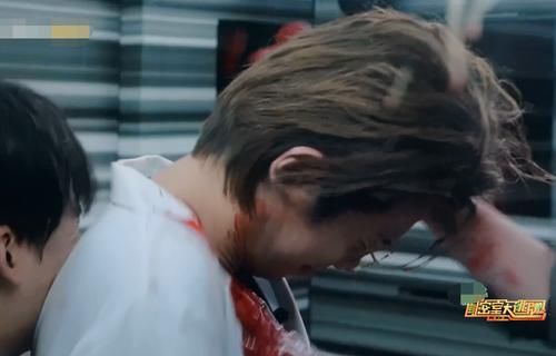  抹脏|黄明昊的脸被NPC抹脏，杨幂默默做的动作太暖心