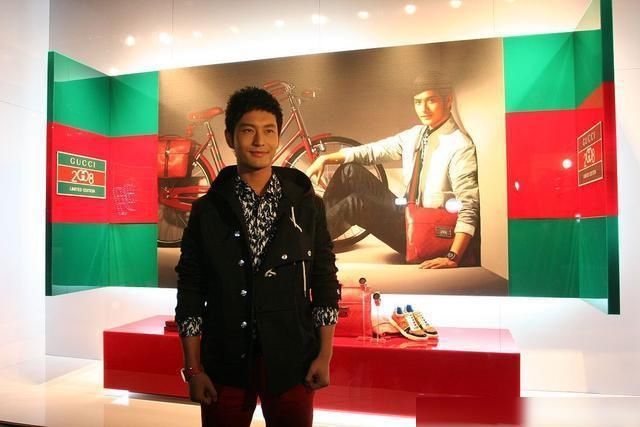  铁板|赵丽颖成黄晓明2号？还是常规套路，但这次《中餐厅》踢到了铁板