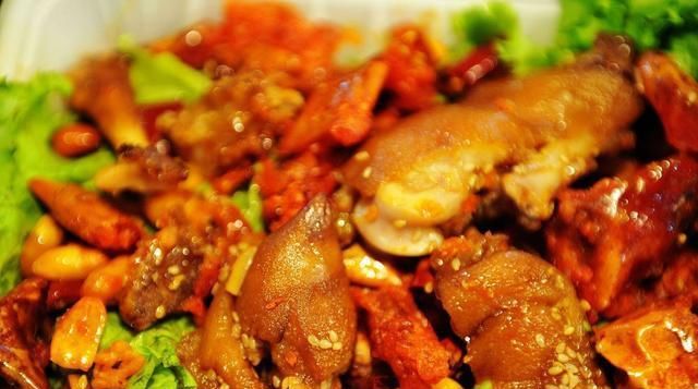  色香味|今天教你在家做麻辣猪蹄，开胃爽口，色香味俱全！