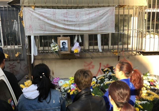 蔡郁超|大连13岁男童杀害10岁女童被判赔偿128万，尸体至今未火化，38岁父亲几乎白头，希望以包庇罪追诉凶手父母