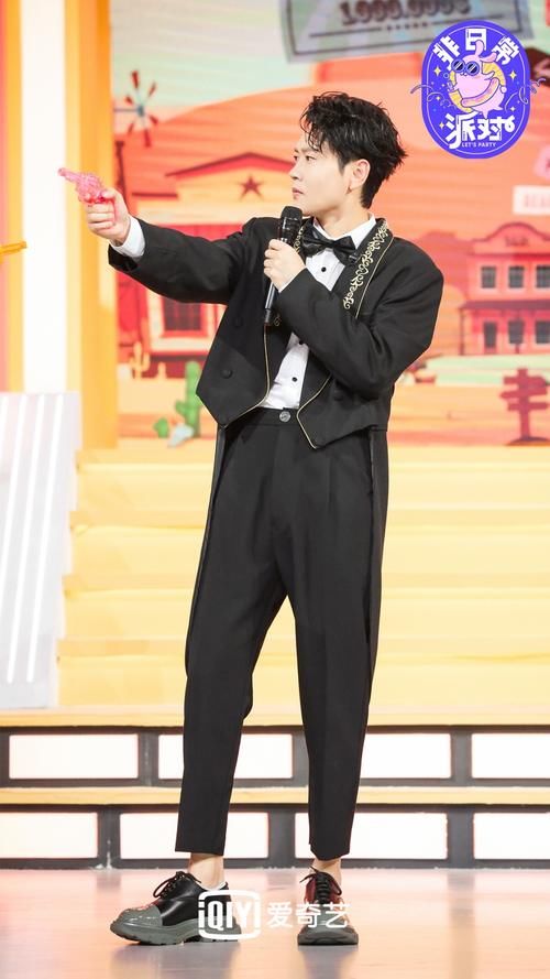  谢可寅|THE9迷惑行为大赏 刘雨昕尝试网兜套头谢可寅解锁倒骑牛