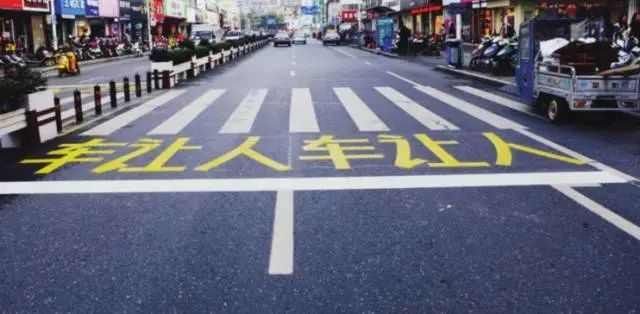 文明礼让|公交礼让，城市文明的名片