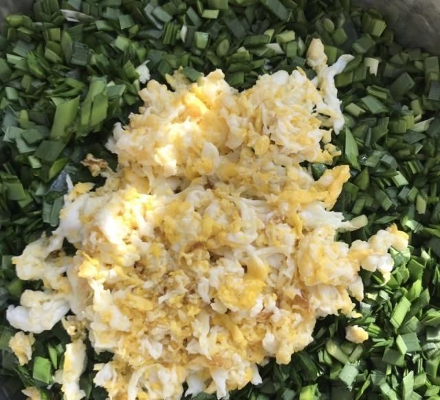  味道|皮薄馅儿大没有褶的韭菜盒子，吃出妈妈的味道