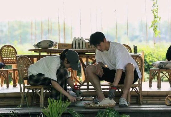  节目|《向往4》嘉宾挖藕被质疑是作秀，官博公开科普，打脸有点狠