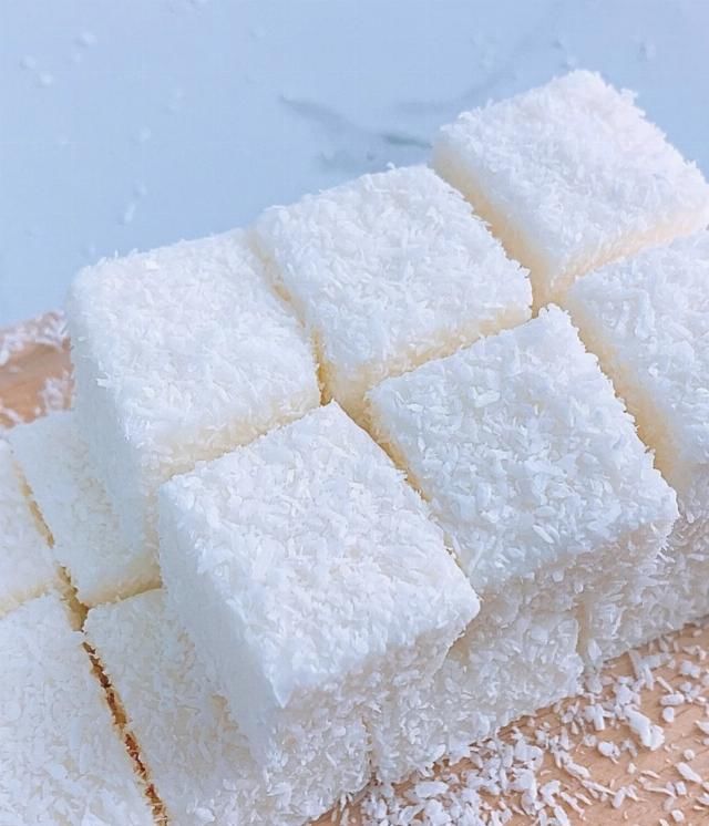  在家|在家自制椰蓉牛奶小方，超简单，快学起来吧
