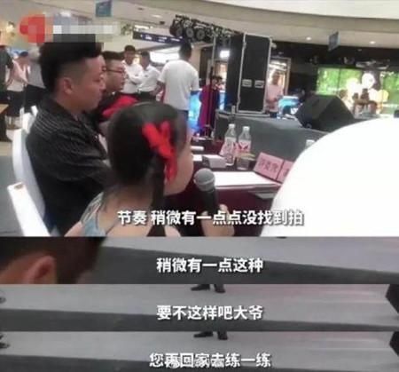  女童|8岁女童受邀当评委引争议，经纪人反怼：你有她火吗