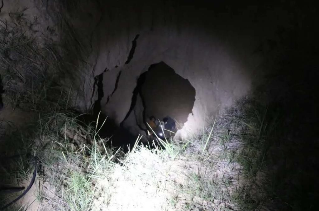  救援人员|【危险】固原一男子深夜爬山抓蝎子 掉入15米水洞致昏迷