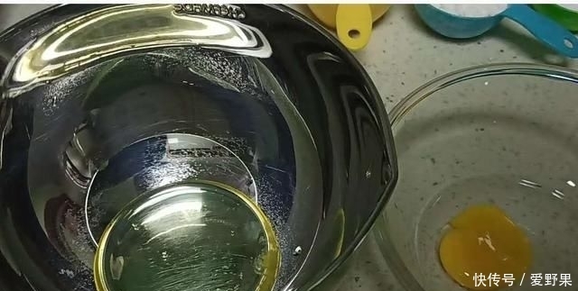  蛋糕|用平底锅就能做出很绵软无油、低糖的蛋糕饼，大人小宝宝都可以吃