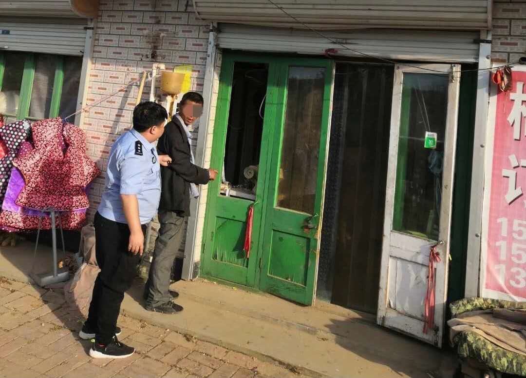 联手|毛贼破窗入室盗窃 警民联手“瓮中捉鳖”