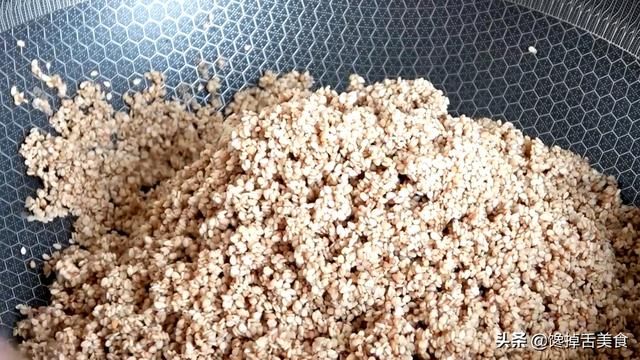  简单|芝麻香油不用去买了，500克芝麻做了半碗香油，方法简单味道纯正